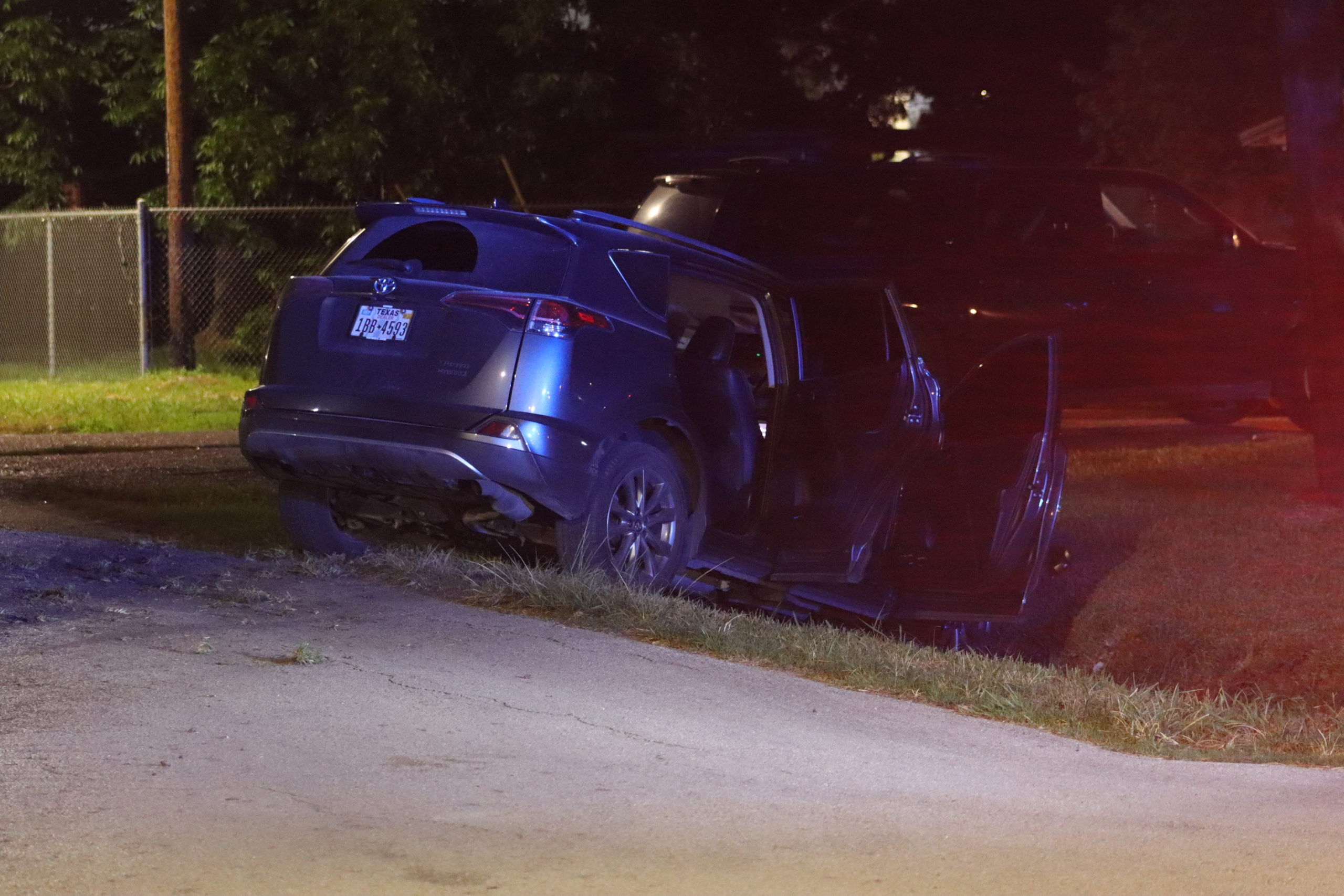 Suspects lead police on a short chase in north Houston before crashing ...