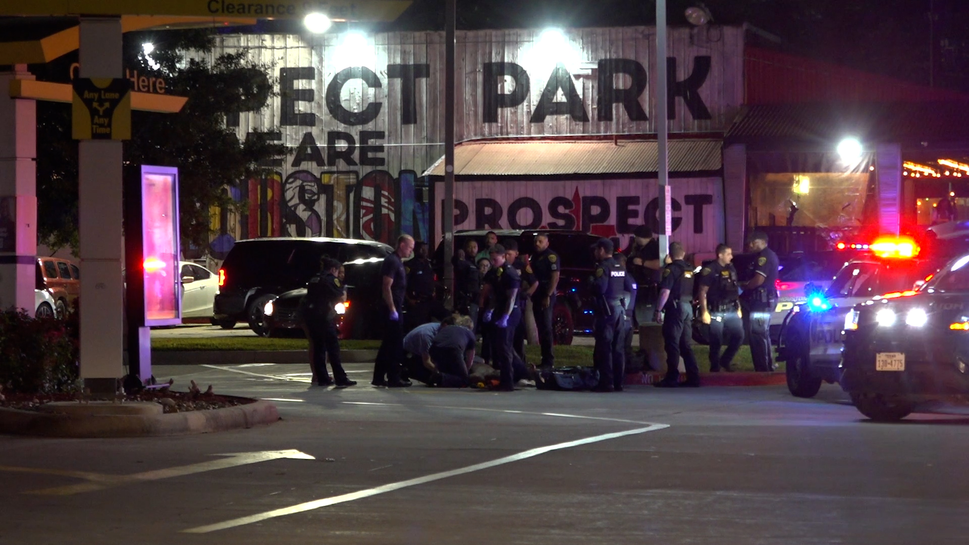 Video Six shot in a club parking lot in Houston, gunman on the loose