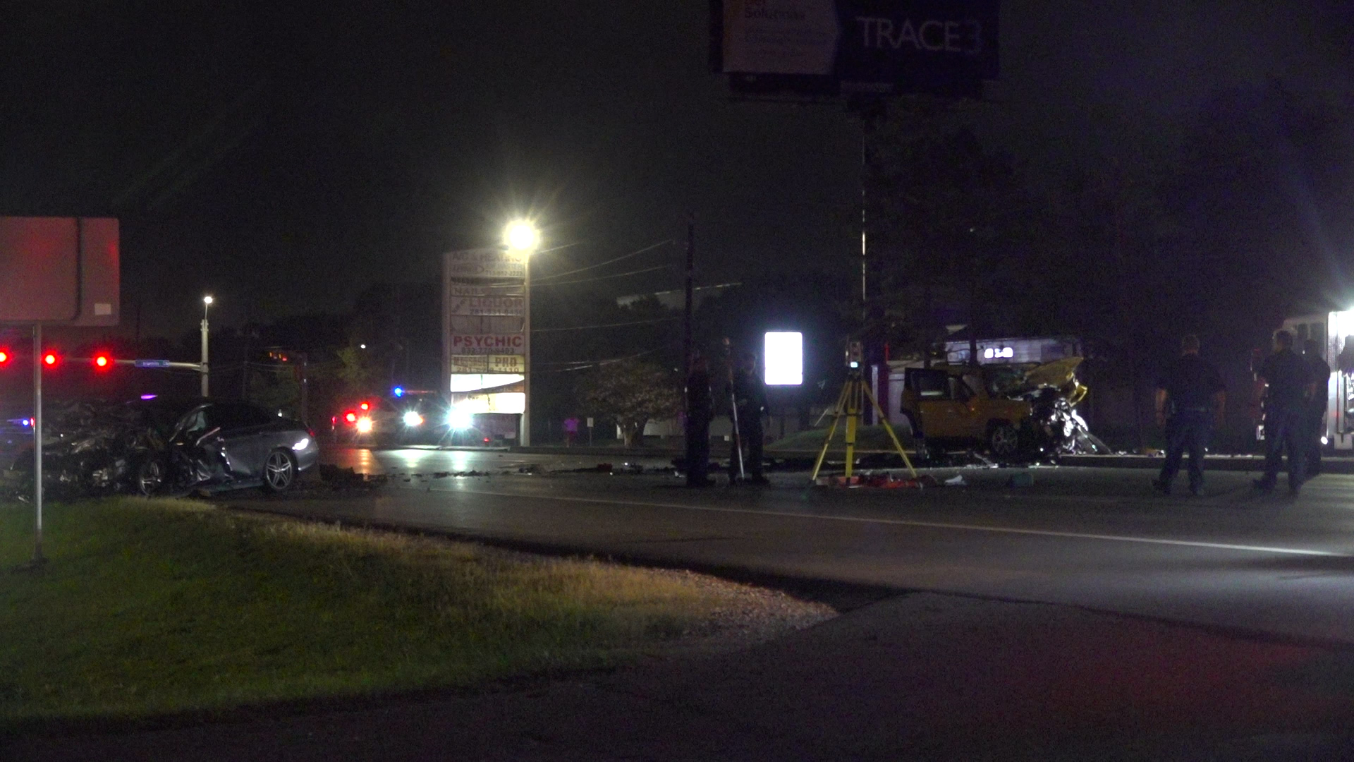 Video Man dies after a headon crash in west Houston, woman and two