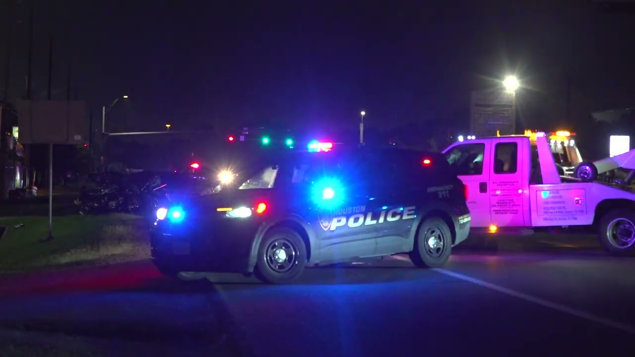 Man dies after a head-on crash in west Houston, woman and two children ...