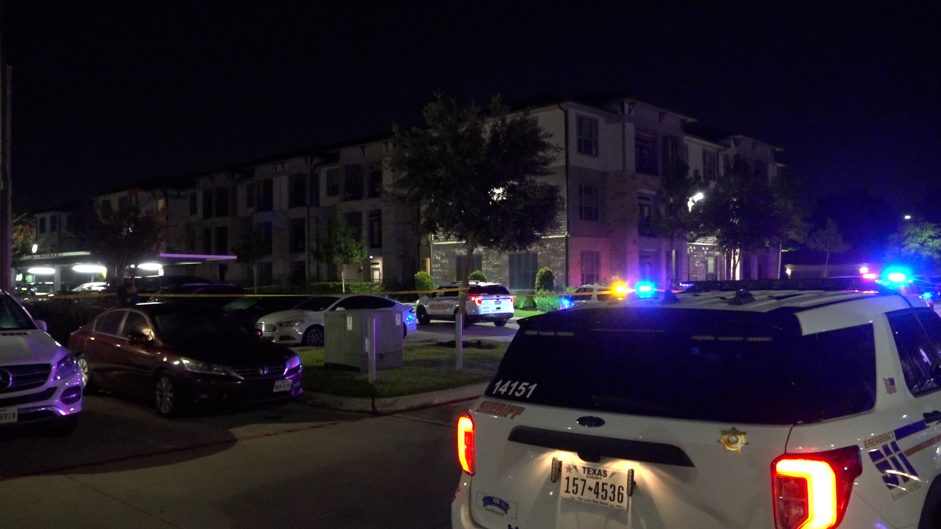 Man found shot in parking lot of Apartment Complex - Houston Stringer