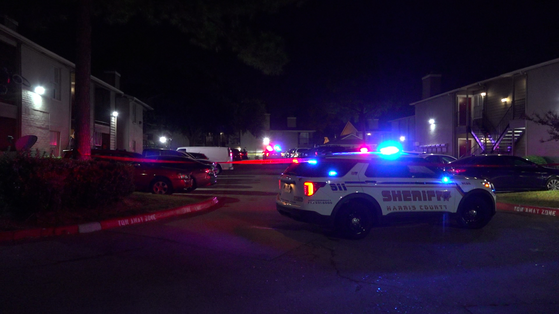 Man fatally shot in apartment complex parking lot - Houston Stringer