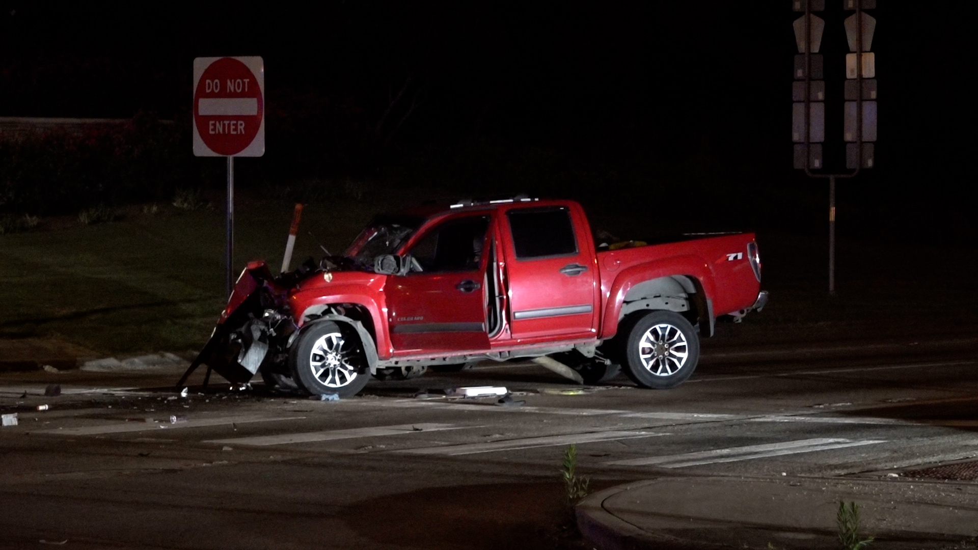 Driver dies after rear-ending 18-wheeler on Beltway 8 feeder - Houston ...