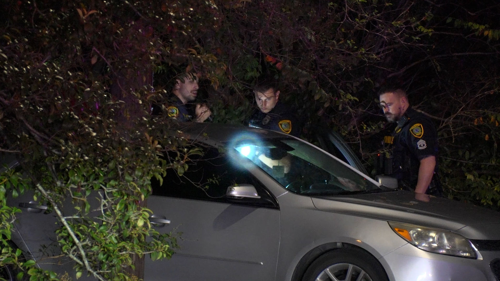 Suspect shot by homeowner during attempted vehicle burglary in ...